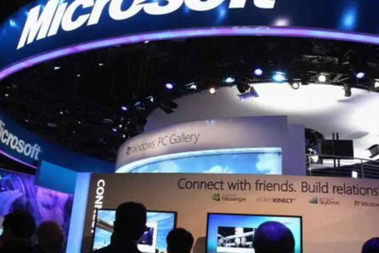 Estande da Microsoft na CES 2011: a empresa se mantém lucrativa e em crescimento, mas sua agilidade para acompanhar as mudanças tecnológicas é questionada (Justin Sullivan/Getty Images)