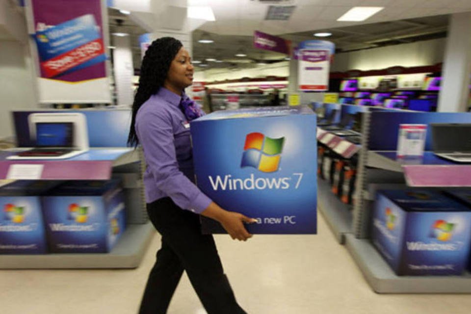 Lucro da Microsoft cai com estagnação na venda de PCs
