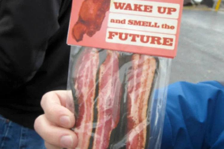 “Wake up and smell the future” , ou "acorde e sinta o cheiro do futuro”, diz a Microsoft (Reprodução)