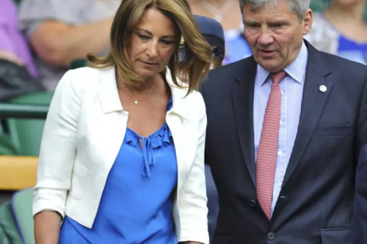 Carole e Michael Middleton, pais de Kate: Carole Middleton, de 58 anos, além de ter uma relação muito próxima com Kate será a única avó biológica do futuro herdeiro. (REUTERS/Toby Melville)