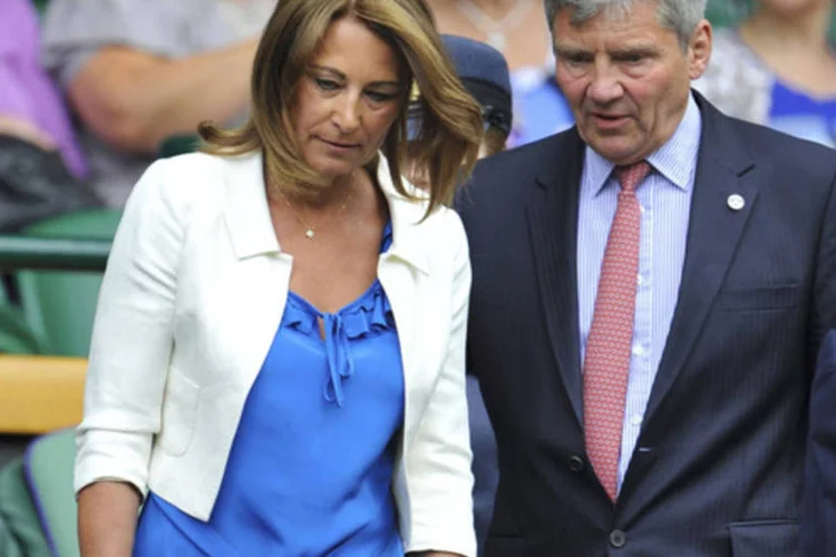 Carole e Michael Middleton, pais de Kate: Carole Middleton, de 58 anos, além de ter uma relação muito próxima com Kate será a única avó biológica do futuro herdeiro. (REUTERS/Toby Melville)