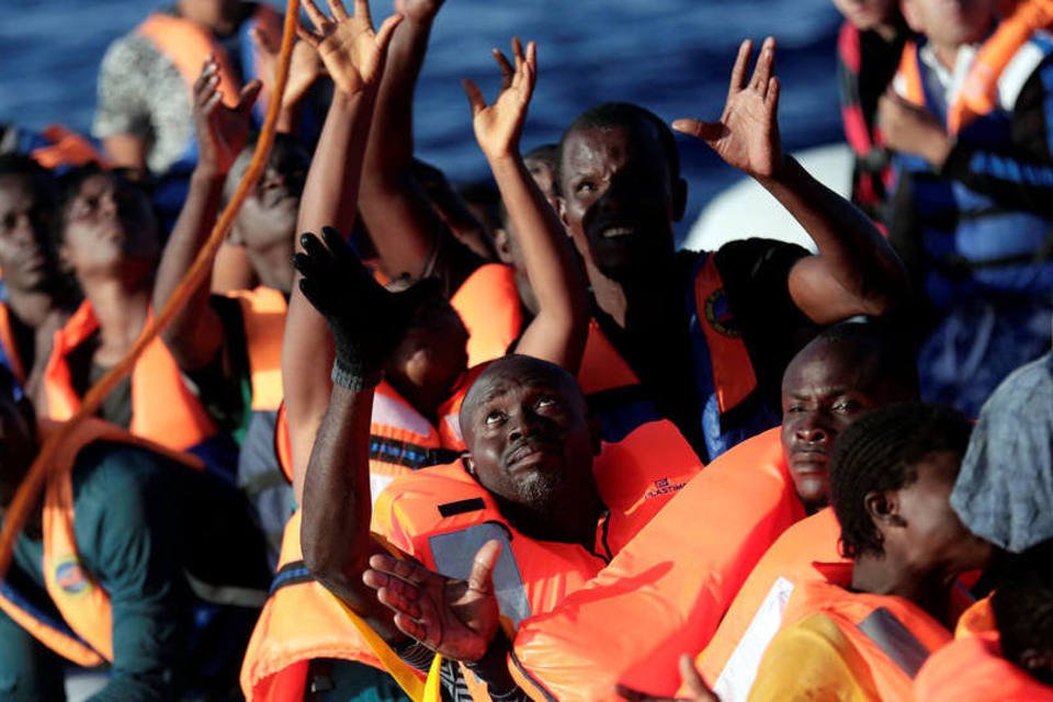 Itália recupera corpos de cinco imigrantes no Mediterrâneo