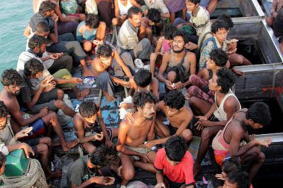 Malásia inicia operação para socorrer migrantes no mar