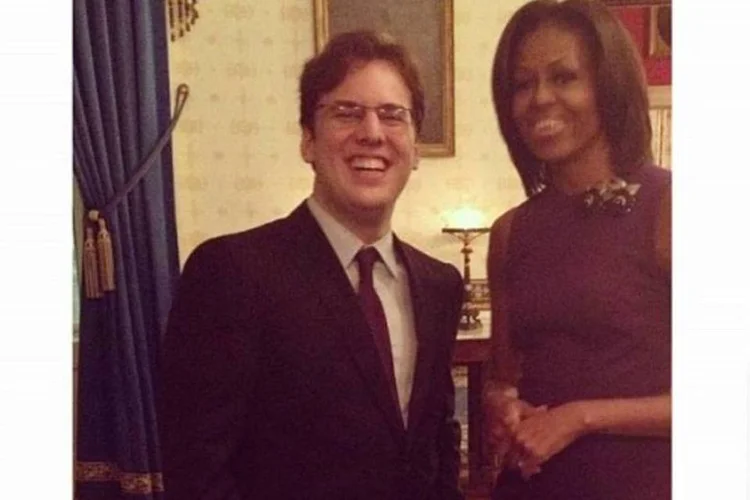 Mike Krieger com a primeira-dama dos Estados Unidos durante o discurso do Estado da União (Reprodução)