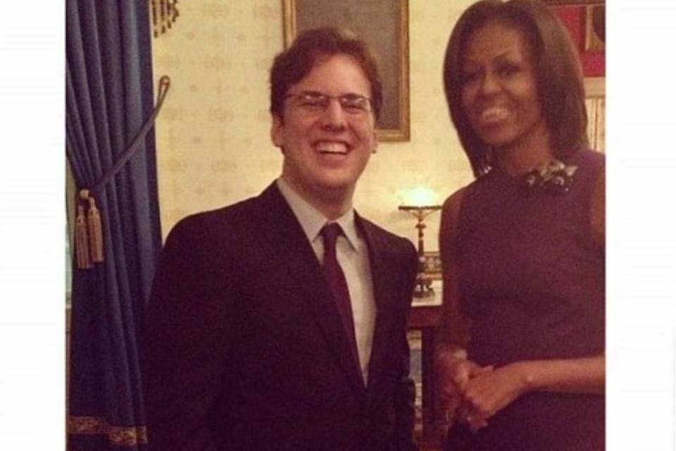 Cofundador do Instagram publica foto com Michelle Obama