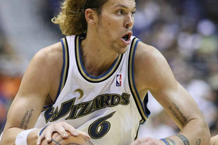 Em dia movimentado na NBA, ala-armador Mike Miller (foto) fecha contrato com o Heat e equipe Golden State Warriors é vendida por preço recorde de US$ 450 mi (.)