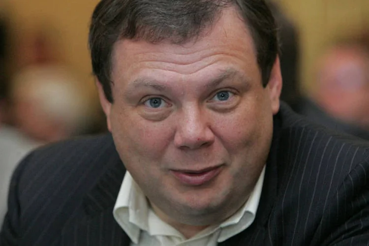
	Mikhail Fridman: os investidores em t&iacute;tulos de d&iacute;vida da Oi est&atilde;o come&ccedil;ando a desconfiar do plano do bilion&aacute;rio russo para consertar a empresa
 (Bloomberg)
