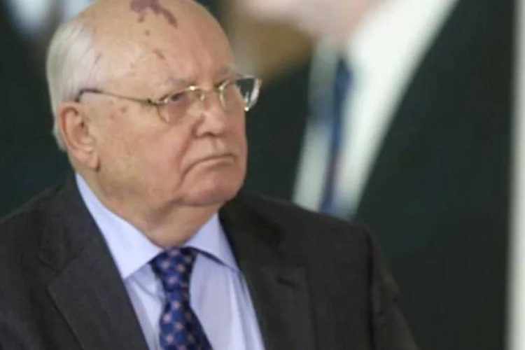 
	Mikhail Gorbachev: &quot;N&atilde;o &eacute; admiss&iacute;vel que um ucraniano lute contra o outro. &Eacute; um tremendo absurdo&quot;, declarou o ex-presidente da URSS&nbsp;
 (Getty Images)