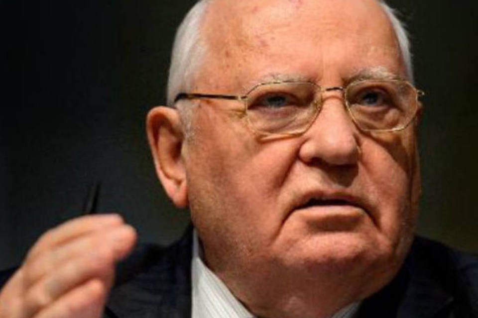 Líder soviético Gorbachev alerta para nova Guerra Fria