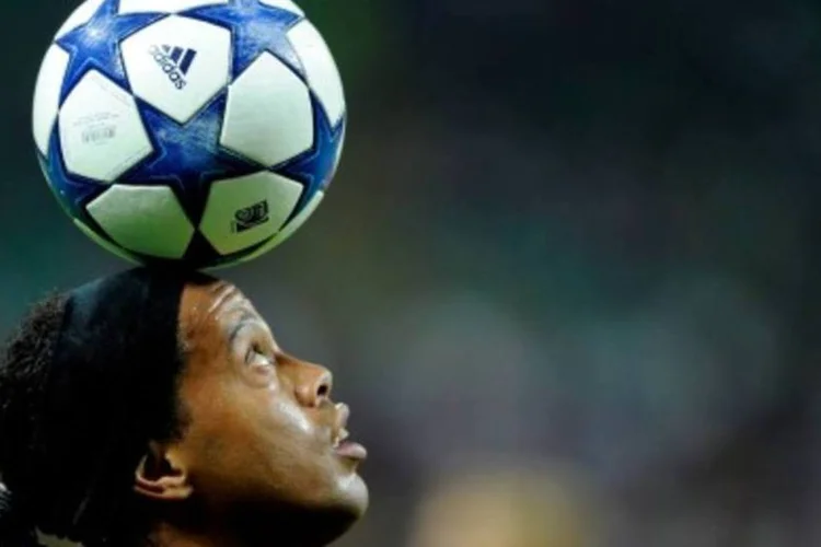 Fazem parte do elenco do Milan os brasileiros Robinho, Ronaldinho Gaúcho e Alexandre Pato (.)
