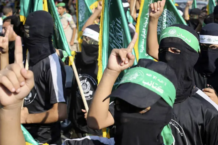 Militantes do Hamas durante um manifestação em Rafah, no sul da Faixa de Gaza (Ibraheem Abu Mustafa/Reuters)