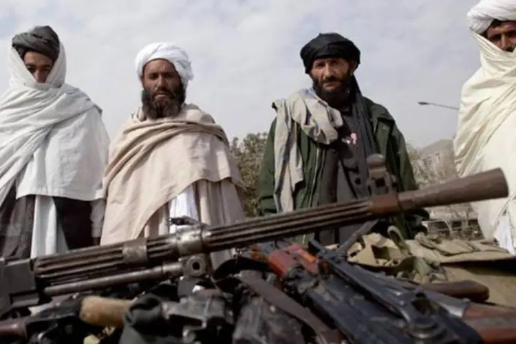 
	Militantes talib&atilde;s: na ter&ccedil;a-feira passada, o grupo anunciou um encontro entre o governo afeg&atilde;o e os insurgentes para a &quot;primeira semana de mar&ccedil;o&quot;
 (Majid Saeedi/Getty Images)