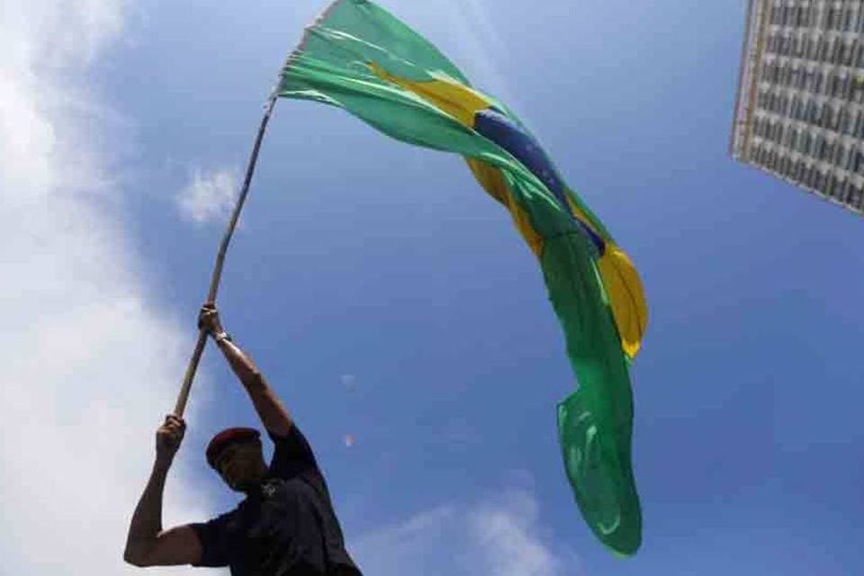 Senado quer satisfações sobre general que celebrou ditadura