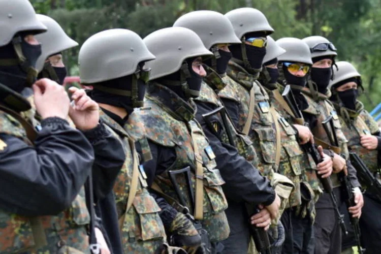 Recrutas de grupo militar ucraniano: há também 293 feridos (AFP/Getty Images)
