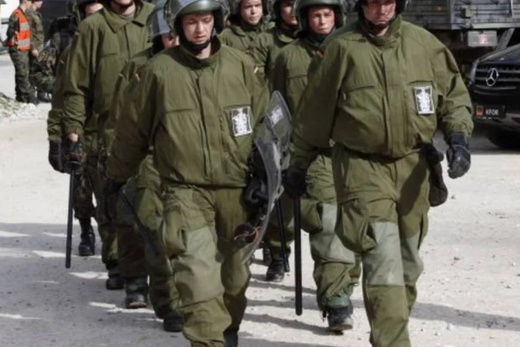 Governo acrescentou que nesta operação a polícia kosovar não é apoiada pelas KFOR, as tropas lideradas pela Otan (na foto) (Getty Images)