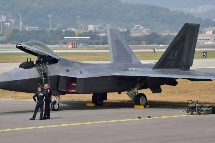 
	F-22 Raptor: o envio dos avi&otilde;es de combate &eacute; interpretado como uma nova demonstra&ccedil;&atilde;o de for&ccedil;a dos Estados Unidos &agrave; Coreia do Norte
 (Jung Yeon-je / AFP)