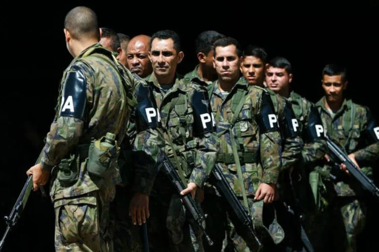 
	Militares que far&atilde;o a seguran&ccedil;a das Olimp&iacute;adas 2016: foram simuladas intensa troca de tiros e persegui&ccedil;&atilde;o a terroristas
 (Marcelo Camargo / Agência Brasil)
