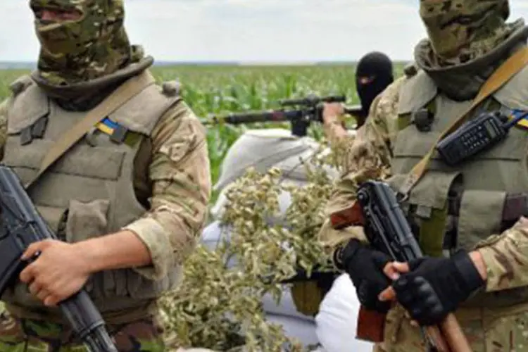 
	Posto de controle das for&ccedil;as ucranianas: miss&atilde;o ser&aacute; de curto prazo, diz governo
 (Genya Savilov/AFP)