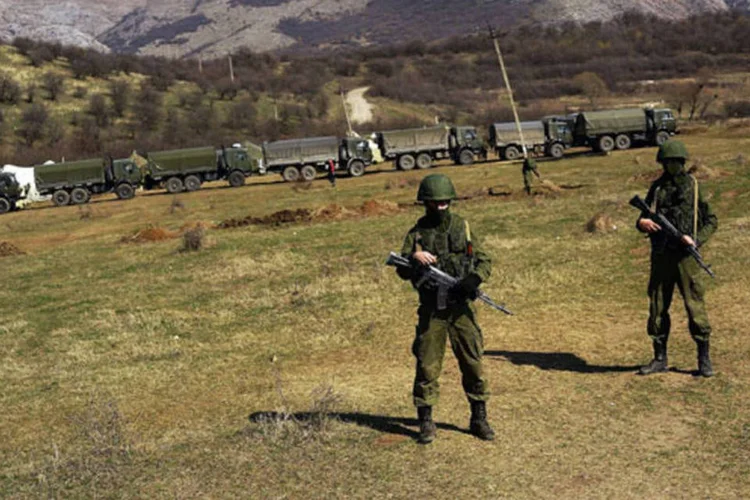 
	Militares russos pr&oacute;ximos &agrave; Crimeia: na &uacute;ltima vez que a Otan tomou essa decis&atilde;o, a respeito da guerra de cinco dias da R&uacute;ssia com a Ge&oacute;rgia em 2008, a alian&ccedil;a de defesa acabou retomando posteriormente seu pr&oacute;prio acordo de coopera&ccedil;&atilde;o
 (Spencer Platt/Getty Images)