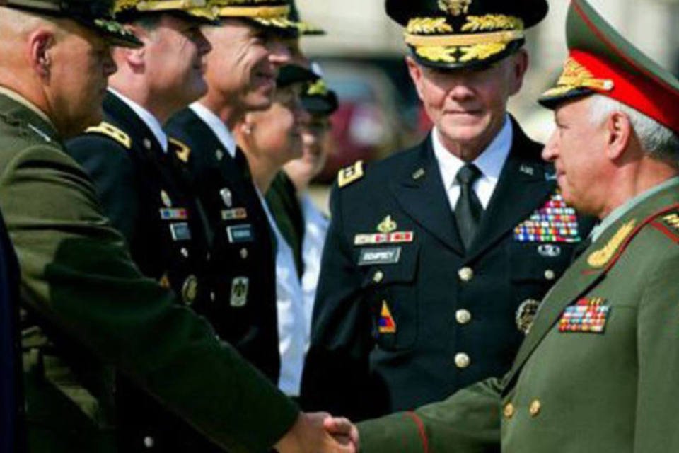 Militares de EUA e Rússia se reúnem apesar de tensão