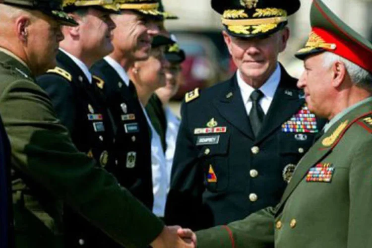 
	O OSD conta com cerca de 2.000 militares e civis, enquanto que o Estado-Maior das For&ccedil;as Armadas, liderado pelo oficial de mais alta patente nos EUA, general Martin Dempsey, tem mais de 4.000 membros
 (©AFP / Jim Watson)