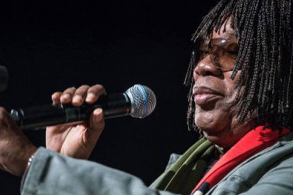 "Povo tá pedindo a conta", diz Milton Nascimento