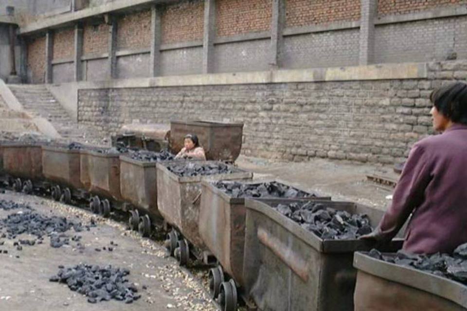 China pretende fechar pelo menos 500 minas de carvão este ano