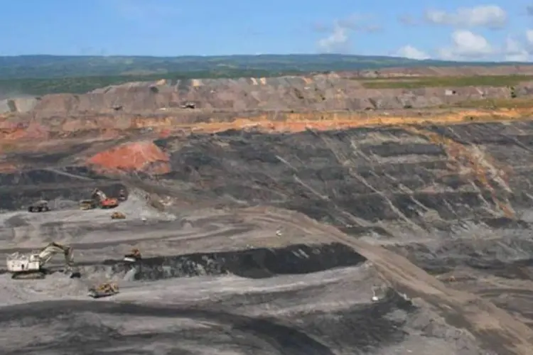 Mina de carvão na Colômbia: as operações constituem um sistema integrado mina-ferrovia-porto (Jeffrey Tanenhaus/Wikimedia Commons)