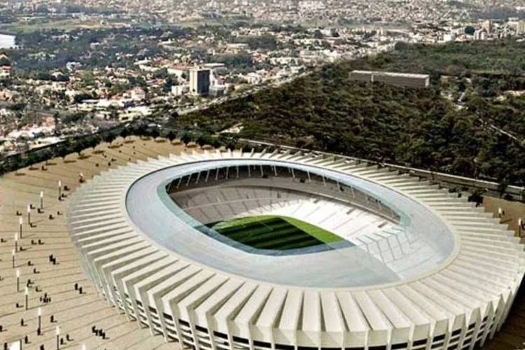 
	Mineir&atilde;o: de acordo com a PM, mais de 5 mil policiais est&atilde;o na regi&atilde;o. Os manifestantes n&atilde;o podem ultrapassar o limite de conten&ccedil;&atilde;o da Avenida Abrah&atilde;o Caram, que fica a dois quil&ocirc;metros do est&aacute;dio
 (Divulgação)