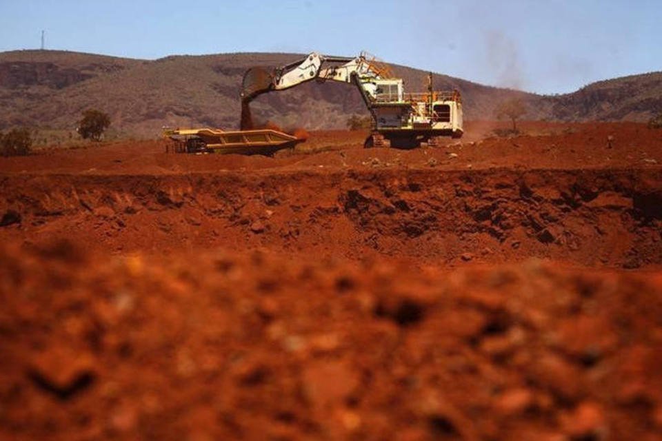 Minério de ferro cai na China com menor preço em 10 anos