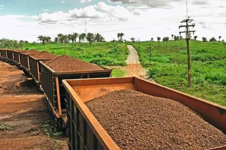 Transporte de minério de ferro (Rogério Reis/Site Exame)