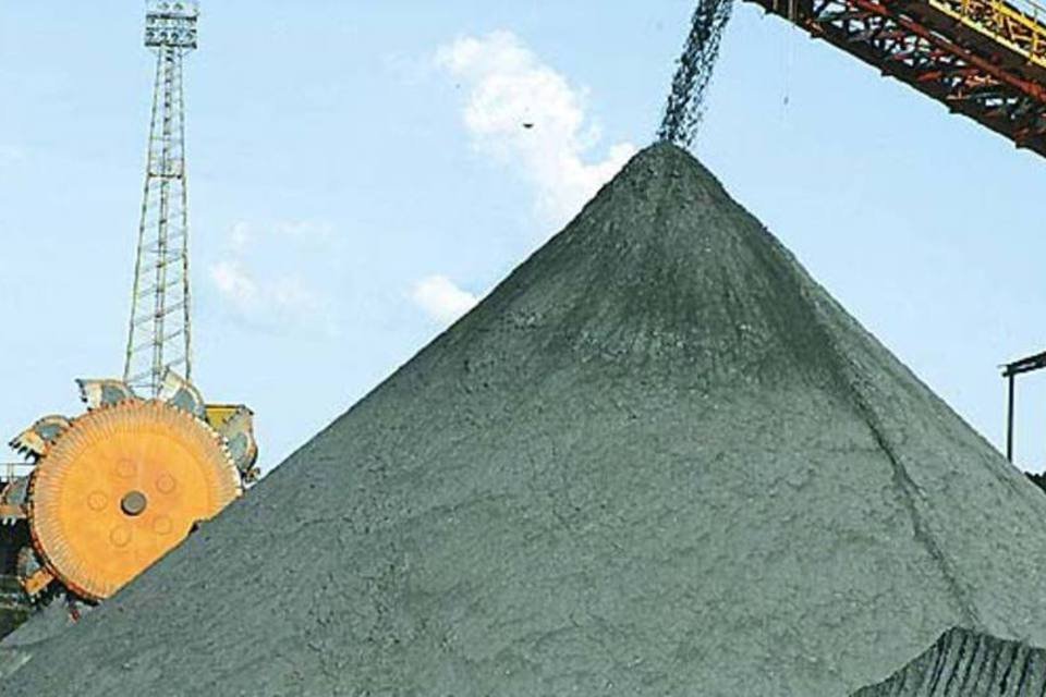 China importa 64,2 mi T de minério de ferro em novembro