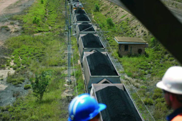 
	Minera&ccedil;&atilde;o na Anglo American:&nbsp;o cobre e o carv&atilde;o tiveram um &oacute;timo desempenho, com a produ&ccedil;&atilde;o de cobre subindo 1 por cento, a 170.400 toneladas.
 (Divulgação/Anglo American/Divulgação)