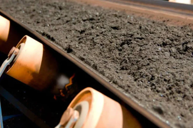 
	Esteira da mineradora Anglo American transporta min&eacute;rio de ferro
 (Anglo American/Divulgação)