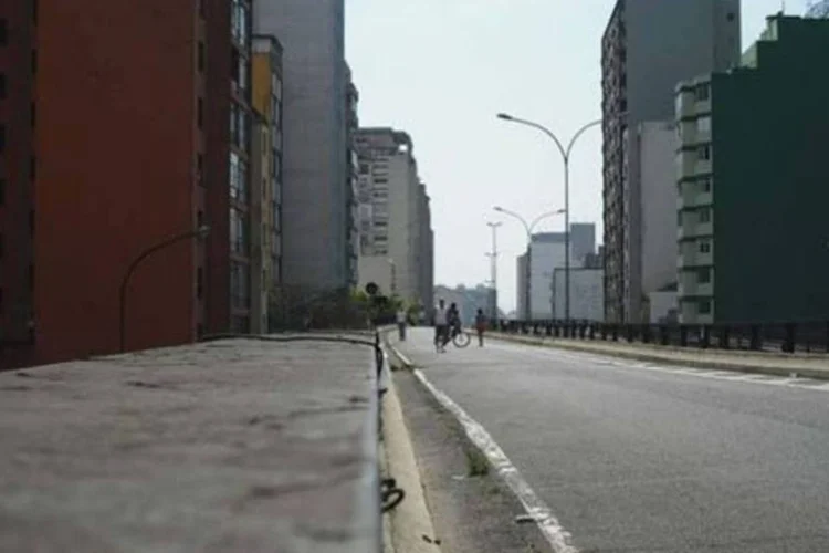 Minhocão, em SP (Elias Rovielo)