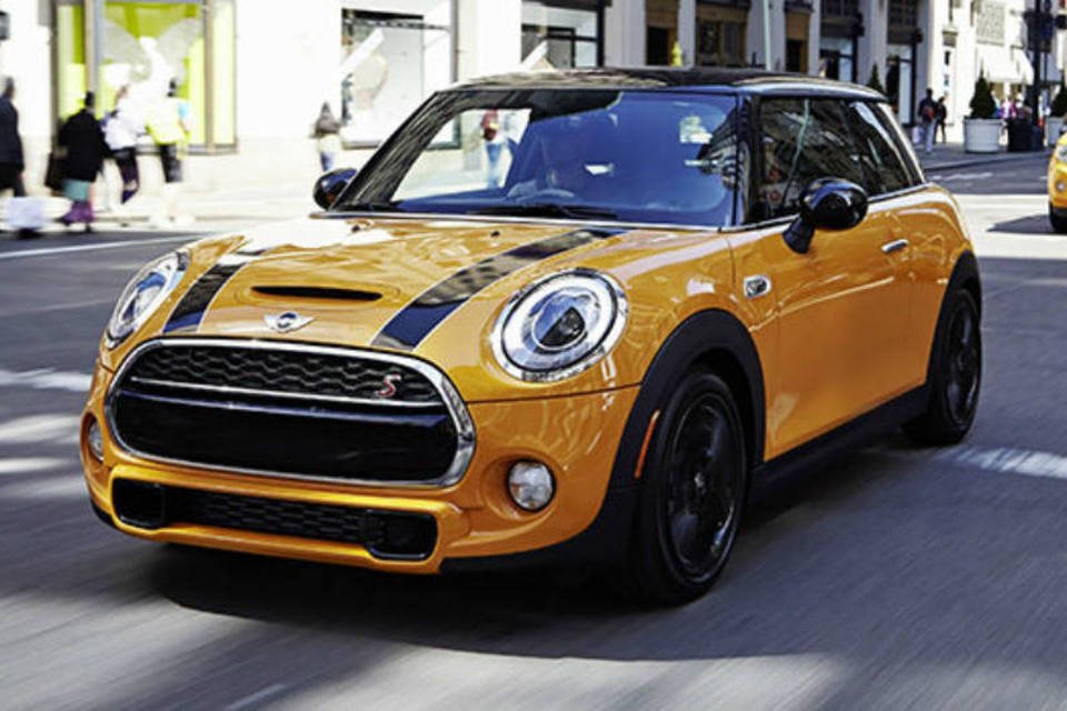 MINI Cooper S manual sai por R$ 99.950