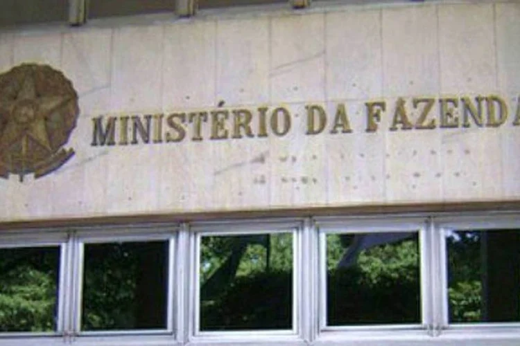 “O objetivo é reduzir o ingresso de dólares no País e evitar uma valorização excessiva do real”, afirmou Mantega