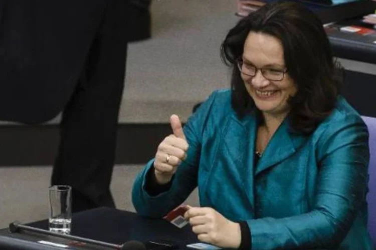 
	Ministra alem&atilde; Andrea Nahles: trabalhadores &quot;poder&atilde;o receber um sal&aacute;rio decente&quot;
 (Clemens Bilan/AFP)