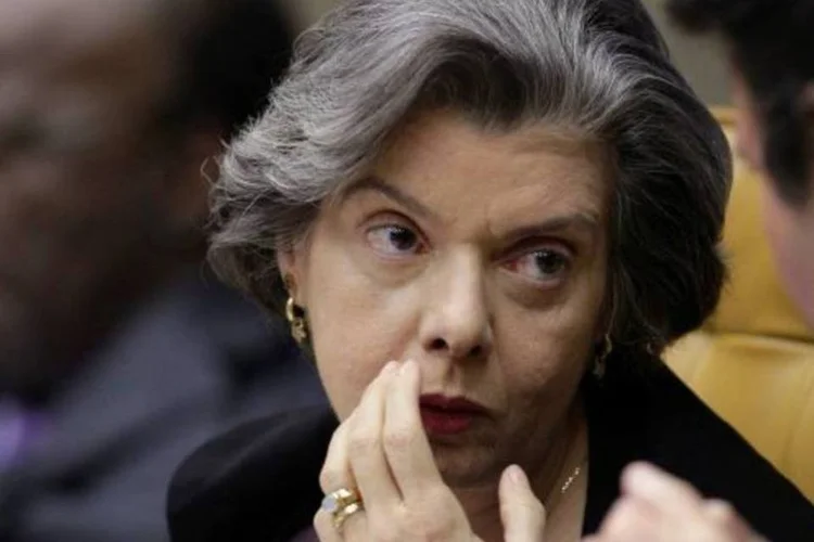 Cármen Lúcia: "Vida em público, numa república, se faz em público", seguiu (Ueslei Marcelino)