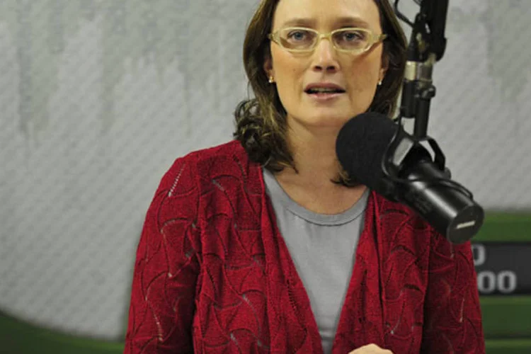 
	Ministra da Secretaria de Direitos Humanos, Maria do Ros&aacute;rio, volta atr&aacute;s: &quot;Escrevi bem cedinho e nem imaginei tal repercuss&atilde;o. N&atilde;o quero politizar&quot;
 (Marcello Casal Jr/ABr)