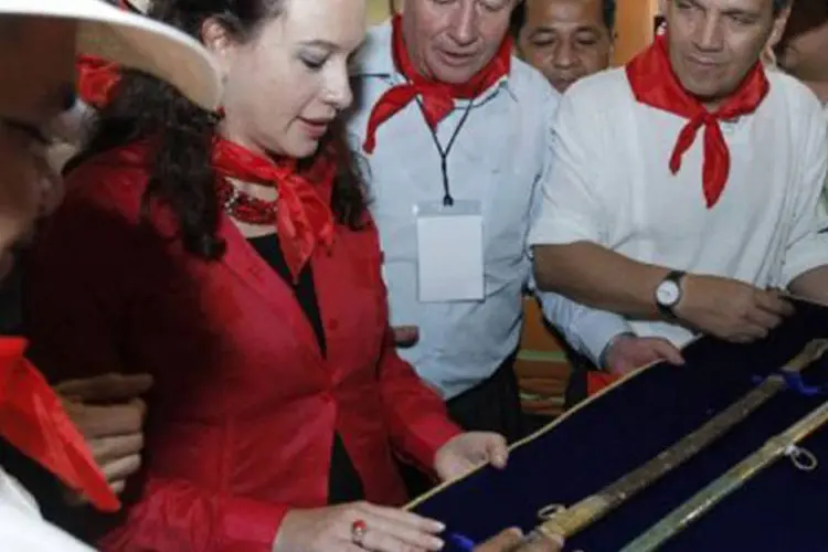 A ministra equatoriana de Patrimônio, María Fernanda Espinosa, coordena os trabalhos
 (Rodolfo Parraga/AFP)