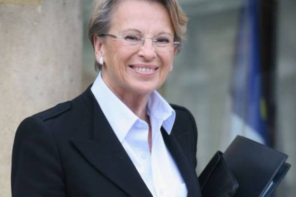 Chanceler francesa Michèle Alliot-Marie apresenta renúncia