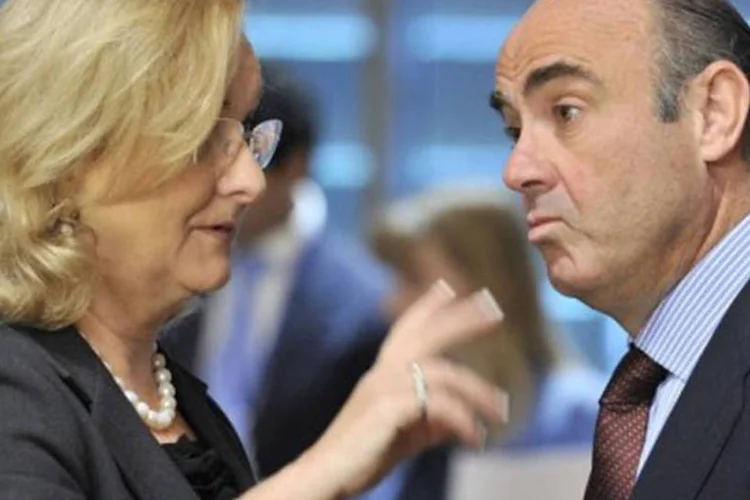 
	Maria Fekter conversa com o ministro espanhol das Finan&ccedil;as: Fekter destacou que as coisas est&atilde;o &quot;avan&ccedil;ando&quot; na Espanha e que a recapitaliza&ccedil;&atilde;o dos bancos est&aacute; em curso
 (Georges Gobet/AFP)