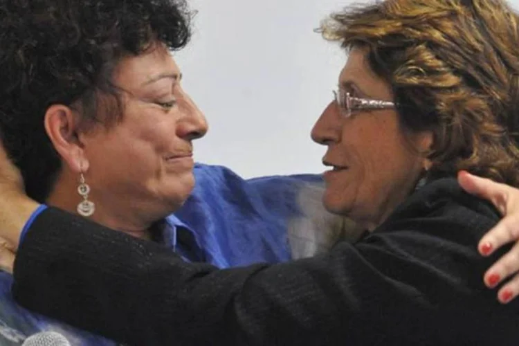 A ex-ministra Nilcéa Freire (esq) e a nova ministra da Secretaria de Políticas para as Mulheres, Iriny Lopes (Elza Fiúza/ABr)