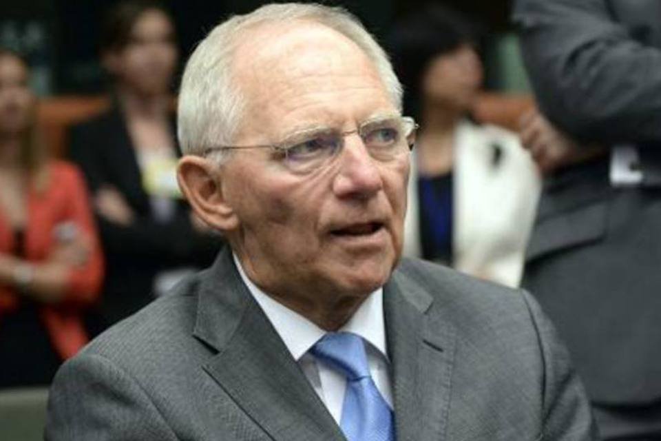 Alemanha diz que Grécia deve seguir cooperando com troika