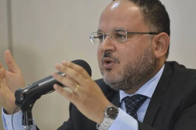 
	Ministro da Educa&ccedil;&atilde;o, Henrique Paim: programa &eacute; voltado para alunos e professores que precisam melhorar a profici&ecirc;ncia
 (José Cruz/Agência Brasil)