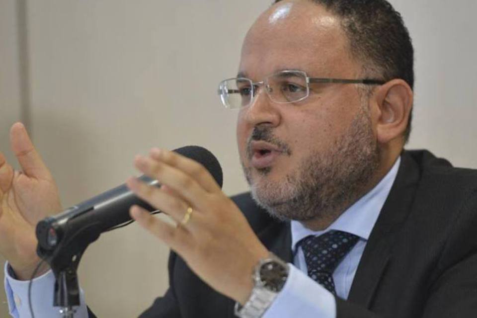 Paim admite que recursos para educação ainda são baixos