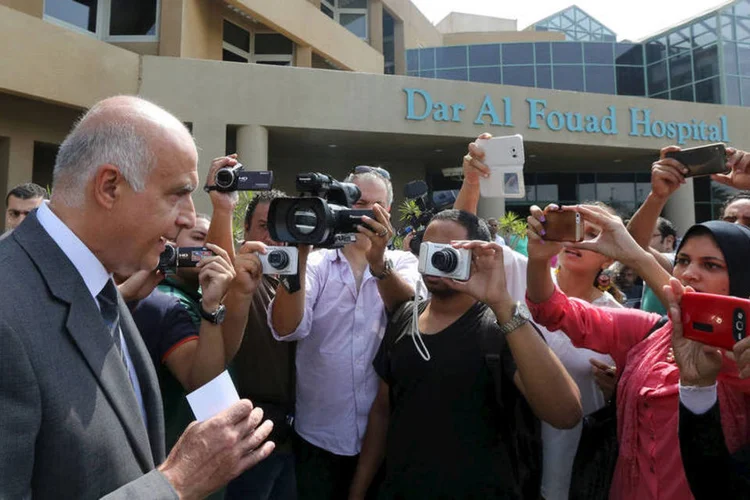 
	Ministro do turismo do Egito em frente a hospital com turistas mexicanos feridos: representante do governo justificou a opera&ccedil;&atilde;o de seguran&ccedil;a com o fato de o Egito estar envolvido em uma luta contra o terrorismo
 (Reuters / Mohamed Abd El Ghany)
