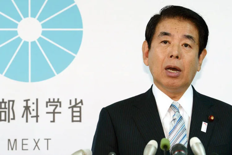 
	Hakubun Shimomura: an&uacute;ncio da sa&iacute;da de chega um dia depois da publica&ccedil;&atilde;o de comunicado em que ministro assume a responsabilidade pelo fiasco do est&aacute;dio ol&iacute;mpico de T&oacute;quio
 (Reuters / Kyodo)