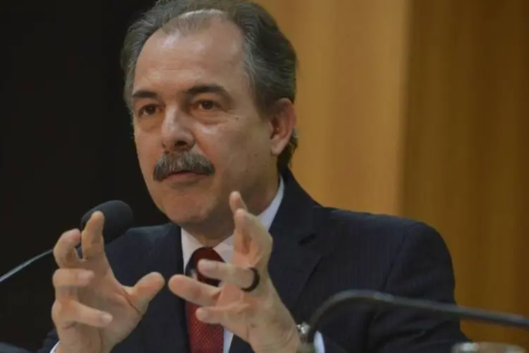 
	Aloizio Mercadante: segundo o ministro da Casa Civil, o governo vai esperar a decis&atilde;o do senado sobre o reajuste
 (Valter Campanato/Agência Brasil)